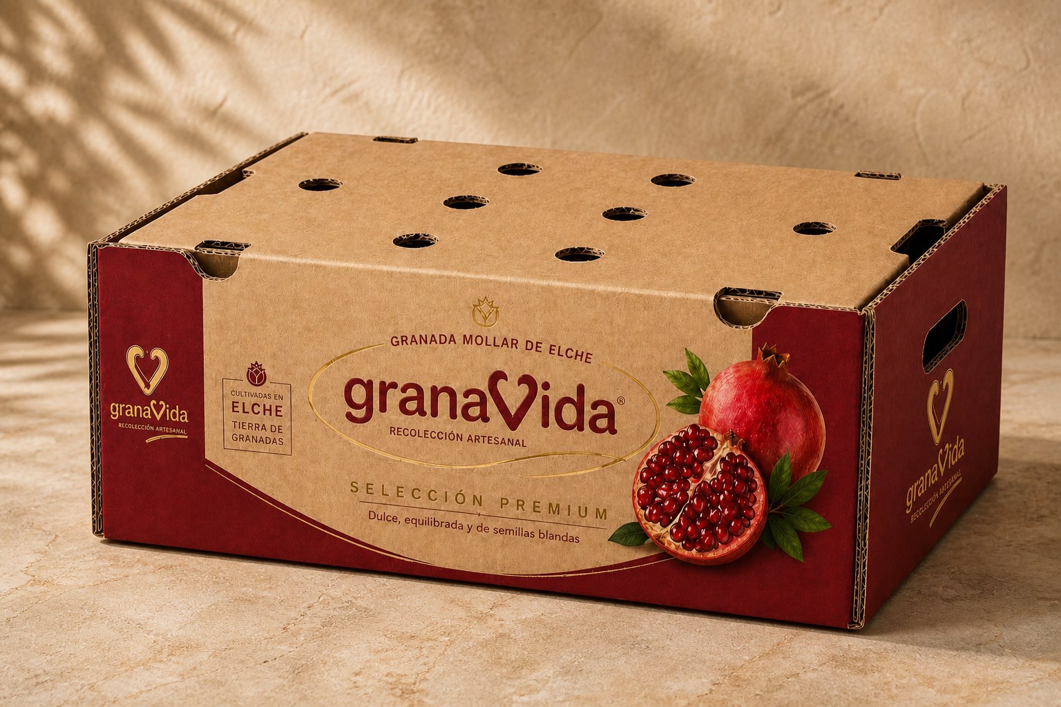 Caja cerrada Granavida para envío de Granada Mollar de Elche sobre fondo cálido
